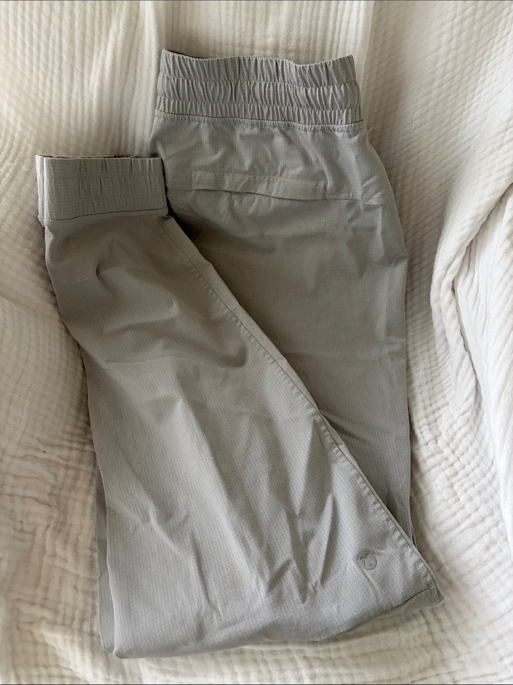 lululemon Free To Roam Gray Elastic-Waist Joggers